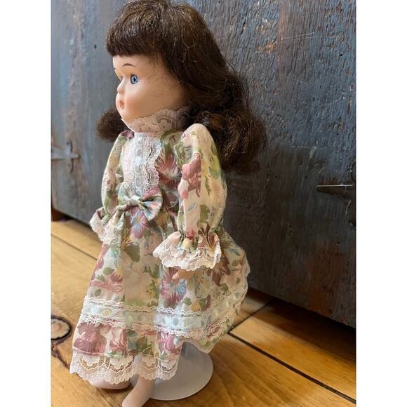 Vintage Porcelain Doll Lot. Doll w/ Blue Eyes Brown Hair.Dresses Shoes Hat 10.5" - Picture 4 of 9